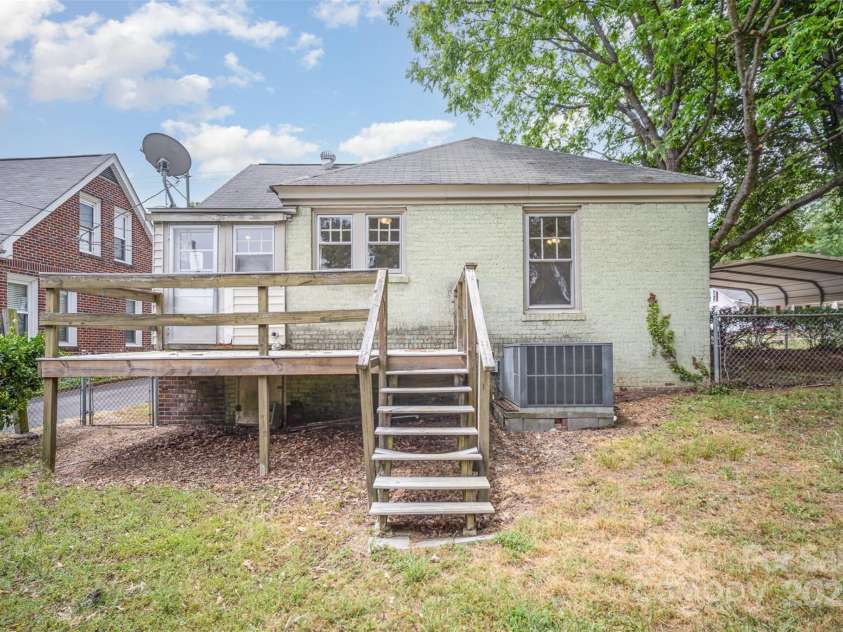 813 Ridge Avenue, Kannapolis, NC 28083.  MLS# CAR4255138, YatesRealty ID 12996. 
