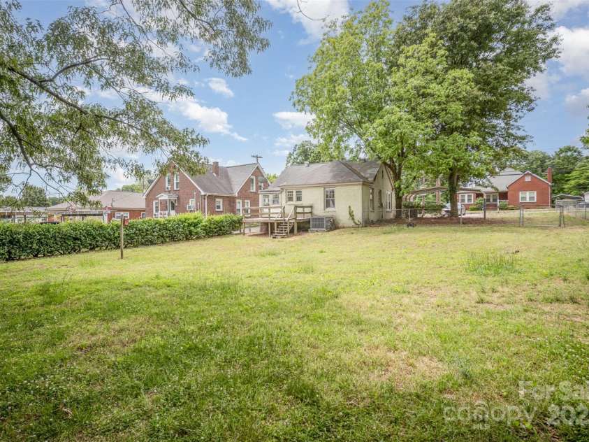 813 Ridge Avenue, Kannapolis, NC 28083.  MLS# CAR4255138, YatesRealty ID 12996. 