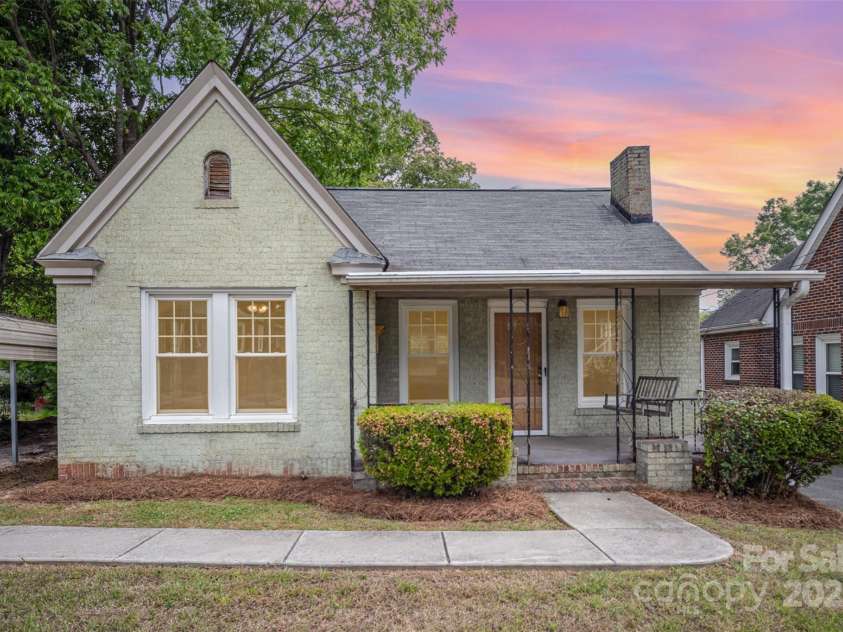 813 Ridge Avenue, Kannapolis, NC 28083.  MLS# CAR4255138, YatesRealty ID 12996. 