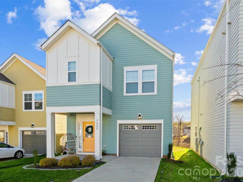 9022 Henry Thoreau Road, Charlotte, NC 28214.  MLS# CAR4359400, YatesRealty ID 12997. 