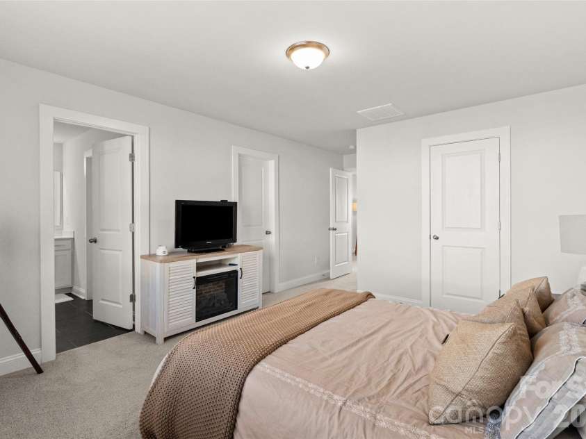 9022 Henry Thoreau Road, Charlotte, NC 28214.  MLS# CAR4359400, YatesRealty ID 12997. 