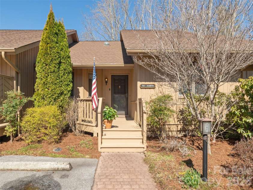701 Red Oak Drive, Hendersonville, NC 28791.  MLS# CAR4357150, YatesRealty ID 12998. 