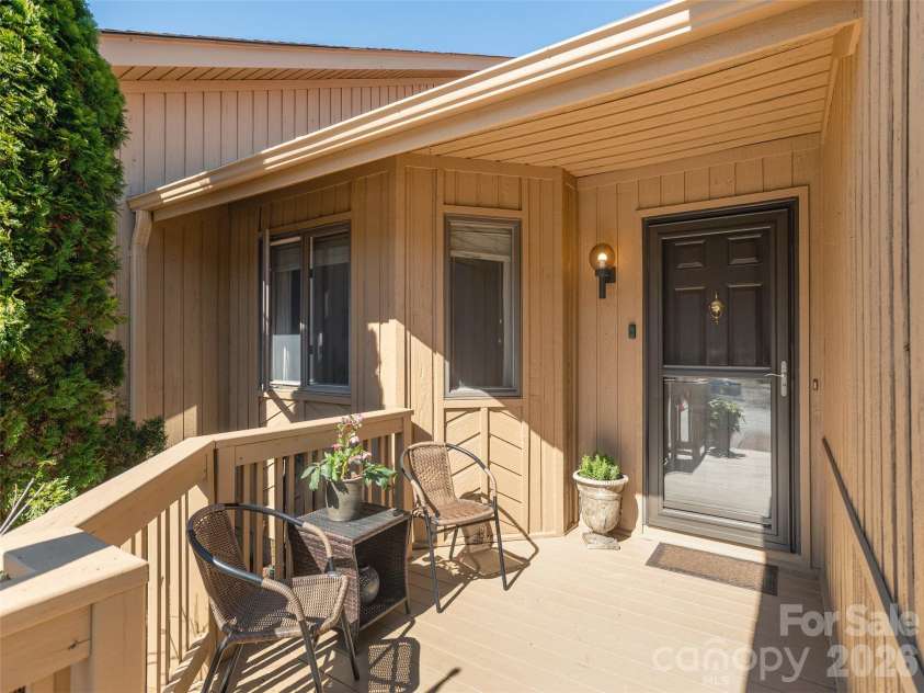 701 Red Oak Drive, Hendersonville, NC 28791.  MLS# CAR4357150, YatesRealty ID 12998. 