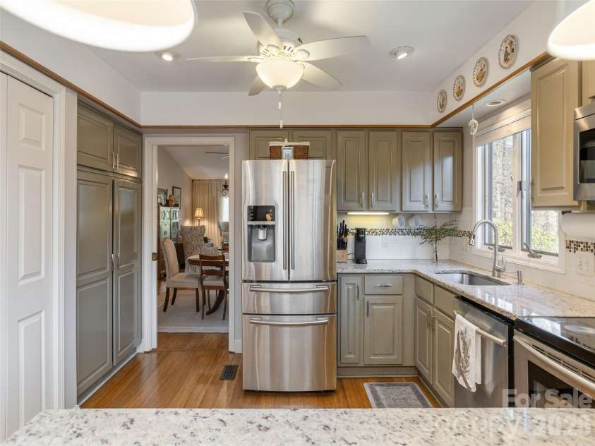 701 Red Oak Drive, Hendersonville, NC 28791.  MLS# CAR4357150, YatesRealty ID 12998. 