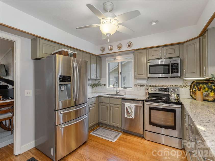 701 Red Oak Drive, Hendersonville, NC 28791.  MLS# CAR4357150, YatesRealty ID 12998. 