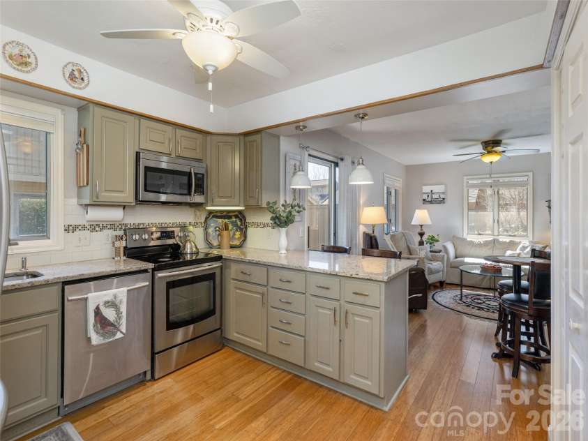 701 Red Oak Drive, Hendersonville, NC 28791.  MLS# CAR4357150, YatesRealty ID 12998. 