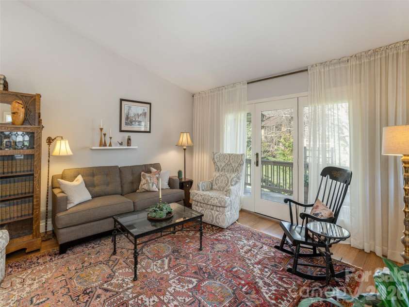 701 Red Oak Drive, Hendersonville, NC 28791.  MLS# CAR4357150, YatesRealty ID 12998. 