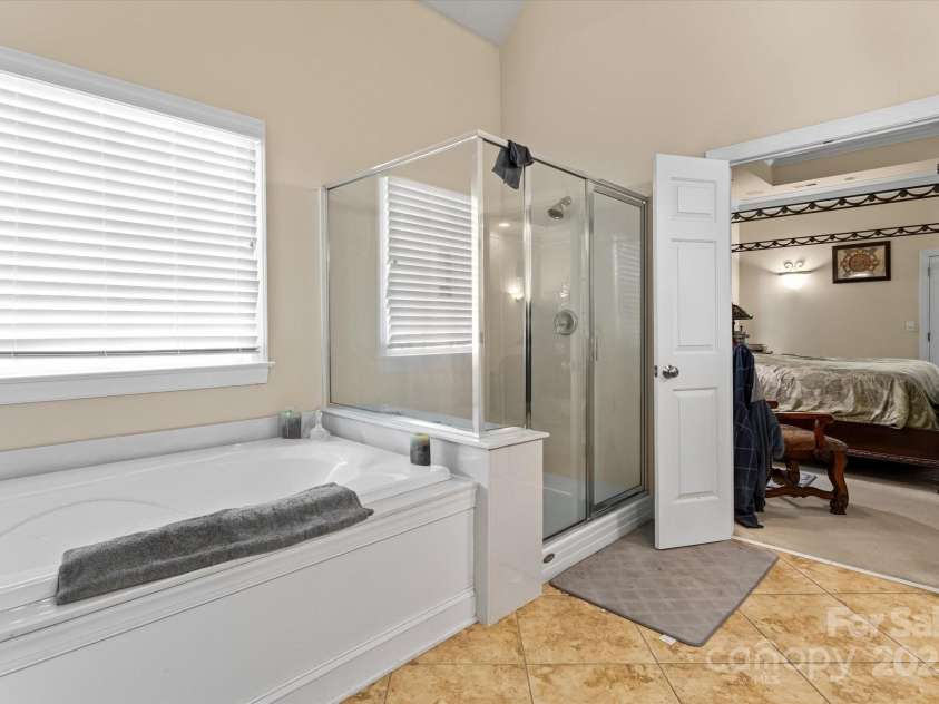 16614 Ruby Hill Place, Charlotte, NC 28278.  MLS# CAR4241320, YatesRealty ID 12999. 