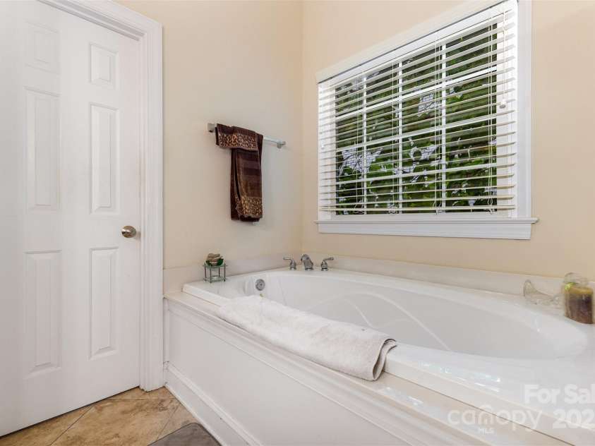 16614 Ruby Hill Place, Charlotte, NC 28278.  MLS# CAR4296624, YatesRealty ID 12999. 