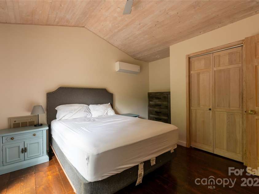 479 Big Ridge Road, Burnsville, NC 28714.  MLS# CAR4302188, YatesRealty ID 13. 