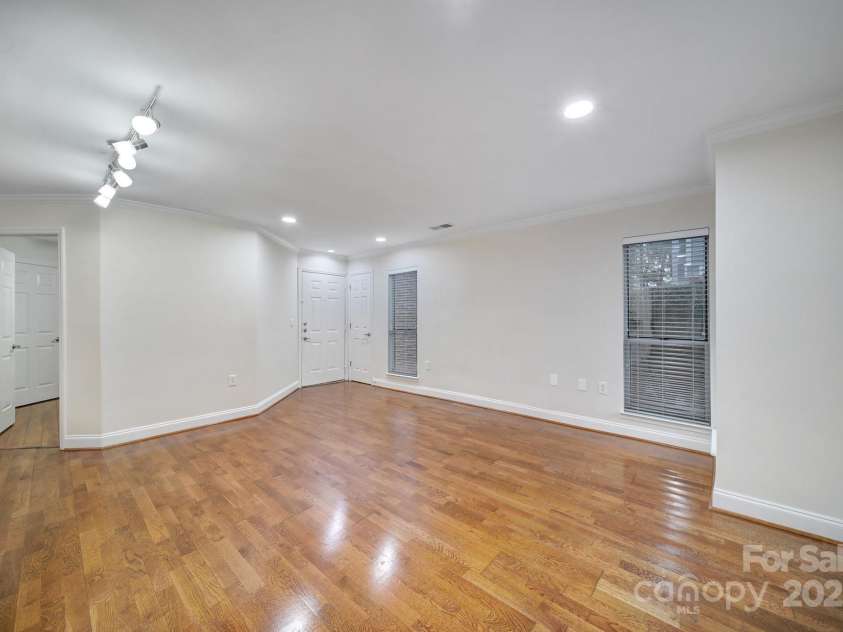 2506 Cranbrook Lane, Charlotte, NC 28207.  MLS# CAR4319001, YatesRealty ID 1300. 