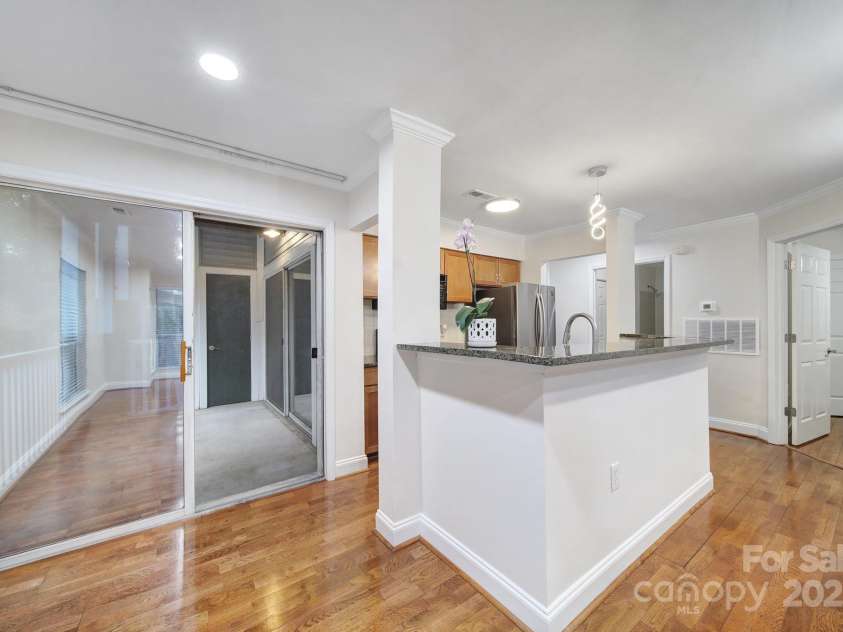 2506 Cranbrook Lane, Charlotte, NC 28207.  MLS# CAR4319001, YatesRealty ID 1300. 