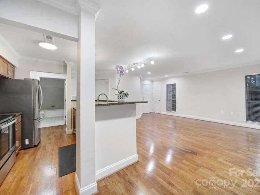 2506 Cranbrook Lane, Charlotte, NC 28207.  MLS# CAR4319001, YatesRealty ID 1300. 