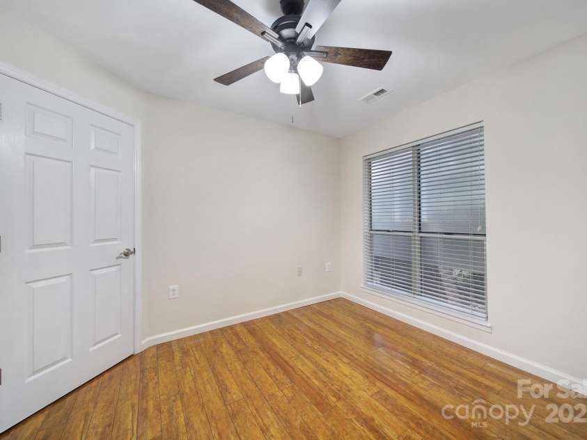 2506 Cranbrook Lane, Charlotte, NC 28207.  MLS# CAR4319001, YatesRealty ID 1300. 