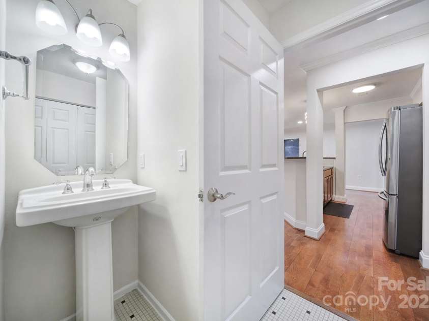 2506 Cranbrook Lane, Charlotte, NC 28207.  MLS# CAR4319001, YatesRealty ID 1300. 