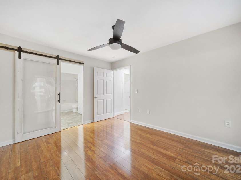 2506 Cranbrook Lane, Charlotte, NC 28207.  MLS# CAR4319001, YatesRealty ID 1300. 