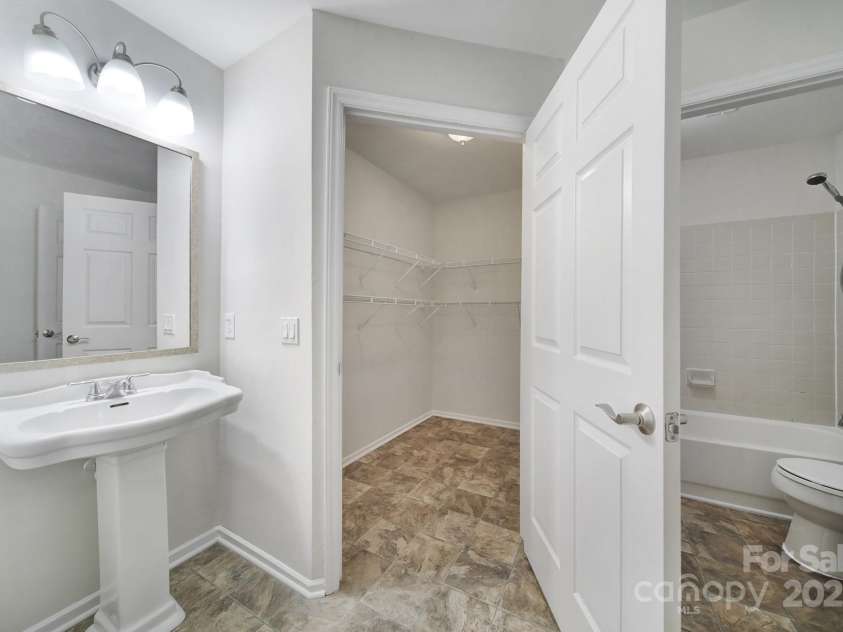 2506 Cranbrook Lane, Charlotte, NC 28207.  MLS# CAR4319001, YatesRealty ID 1300. 