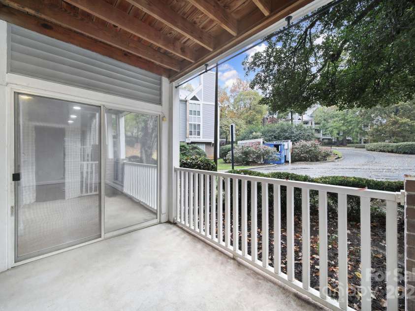 2506 Cranbrook Lane, Charlotte, NC 28207.  MLS# CAR4319001, YatesRealty ID 1300. 