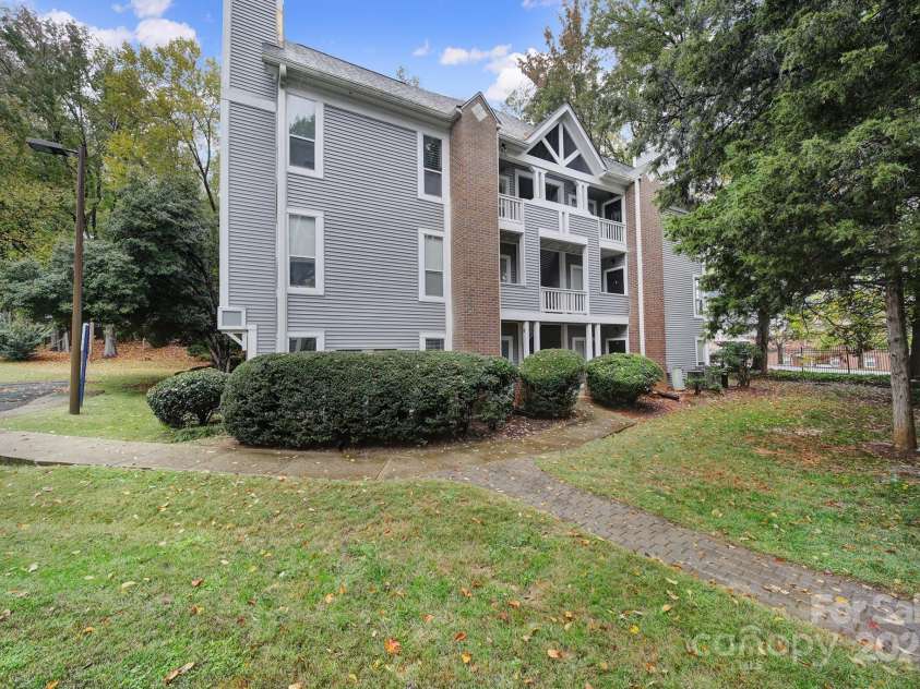 2506 Cranbrook Lane, Charlotte, NC 28207.  MLS# CAR4319001, YatesRealty ID 1300. 