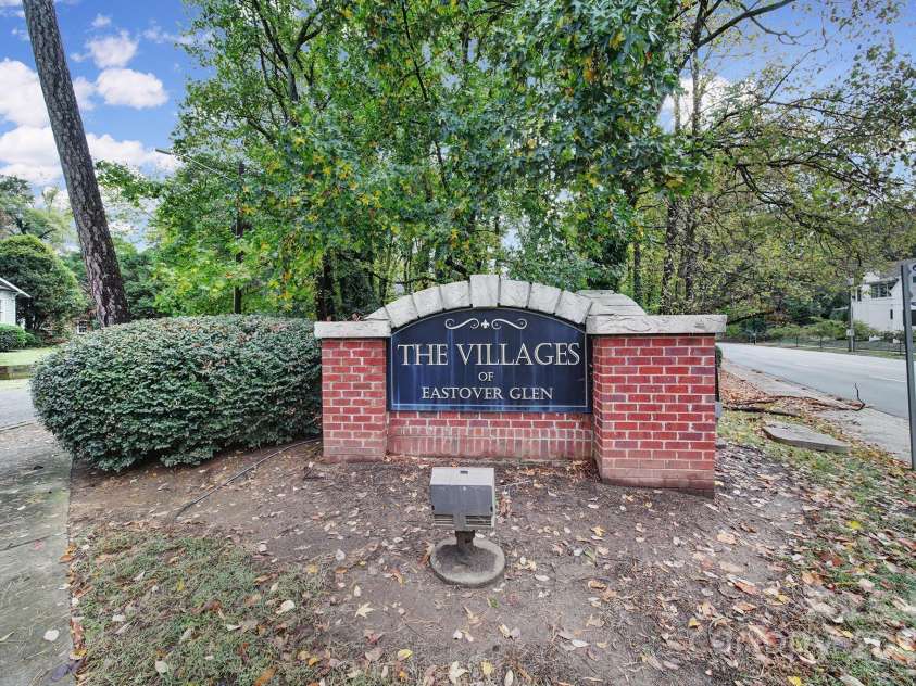 2506 Cranbrook Lane, Charlotte, NC 28207.  MLS# CAR4319001, YatesRealty ID 1300. 