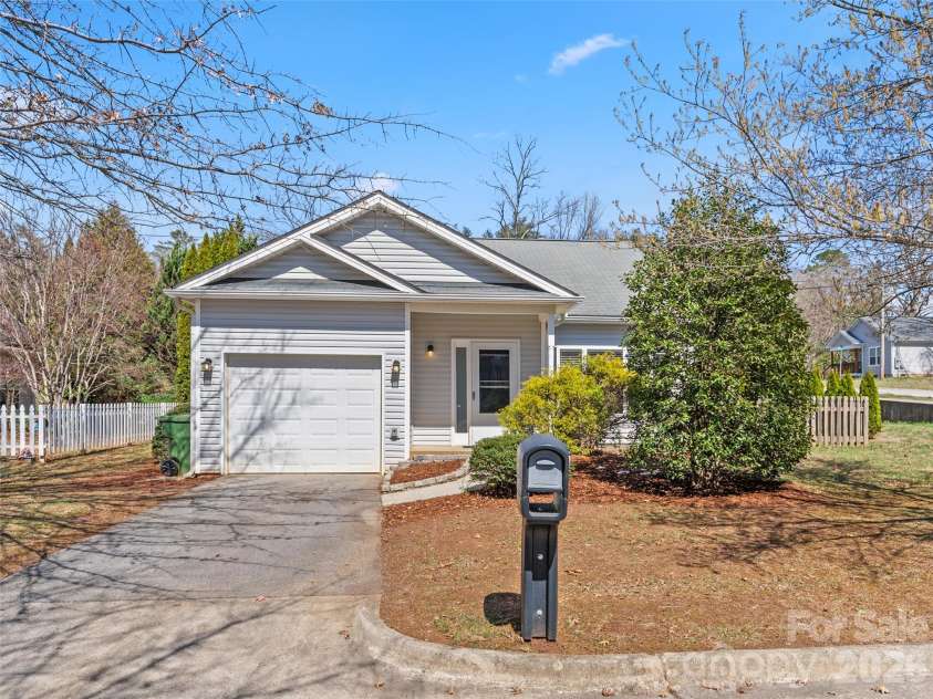 15 Scottish Circle, Asheville, NC 28803.  MLS# CAR4360015, YatesRealty ID 13000. 