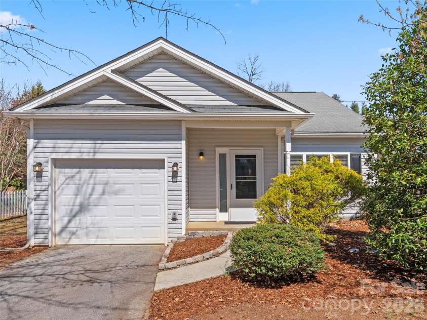 15 Scottish Circle, Asheville, NC 28803.  MLS# CAR4360015, YatesRealty ID 13000. 