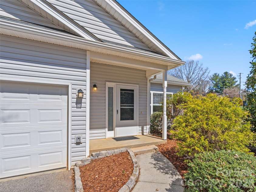 15 Scottish Circle, Asheville, NC 28803.  MLS# CAR4360015, YatesRealty ID 13000. 