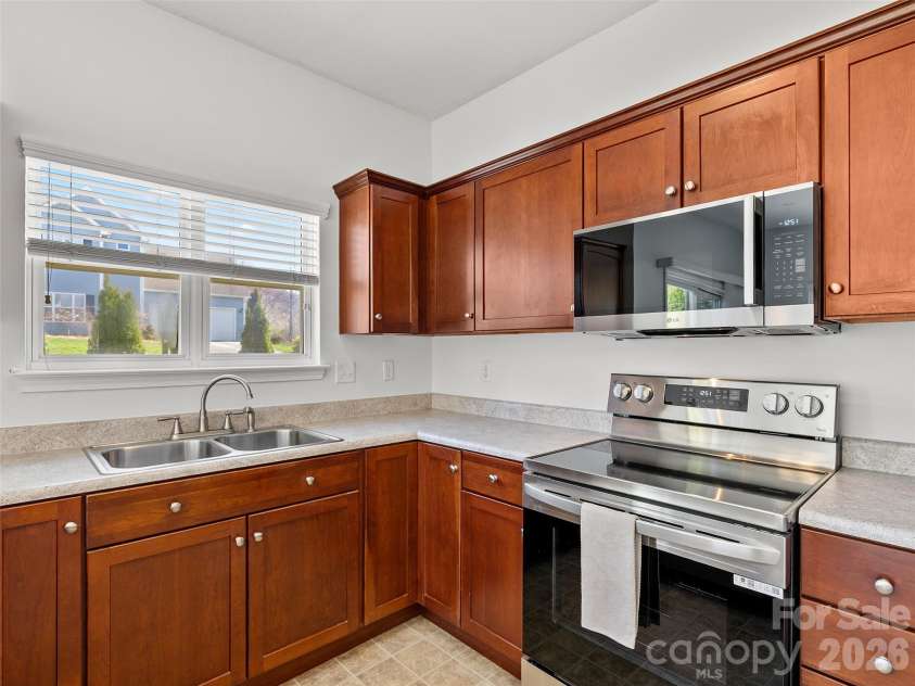 15 Scottish Circle, Asheville, NC 28803.  MLS# CAR4360015, YatesRealty ID 13000. 
