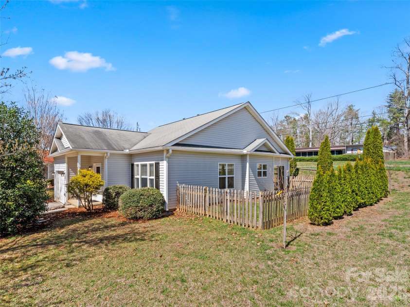 15 Scottish Circle, Asheville, NC 28803.  MLS# CAR4360015, YatesRealty ID 13000. 
