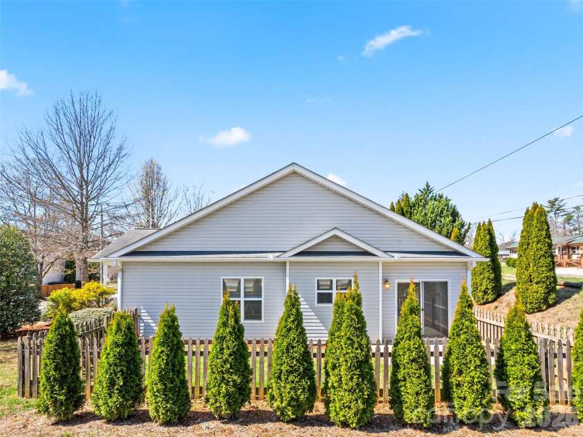 15 Scottish Circle, Asheville, NC 28803.  MLS# CAR4360015, YatesRealty ID 13000. 