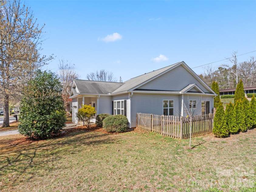 15 Scottish Circle, Asheville, NC 28803.  MLS# CAR4360015, YatesRealty ID 13000. 