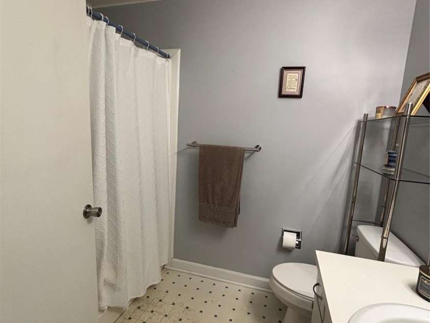 6212 Sunset Circle, Charlotte, NC 28216.  MLS# CAR4247074, YatesRealty ID 13000. Primary bathroom ensuite