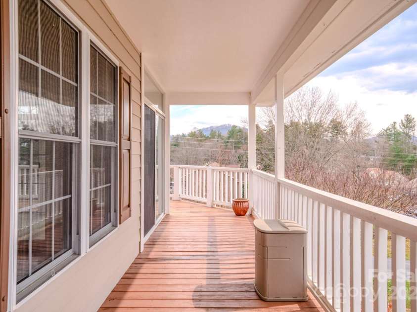 17 Mallory Meadows Court, Arden, NC 28704.  MLS# CAR4226335, YatesRealty ID 13001. 