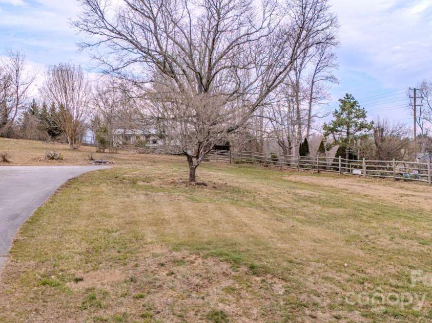 17 Mallory Meadows Court, Arden, NC 28704.  MLS# CAR4226335, YatesRealty ID 13001. 