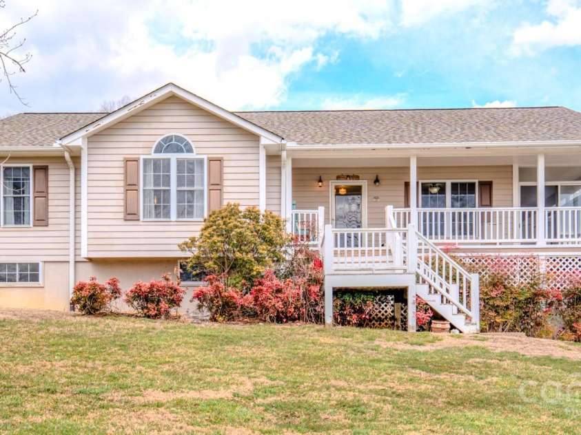 17 Mallory Meadows Court, Arden, NC 28704.  MLS# CAR4226335, YatesRealty ID 13001. 
