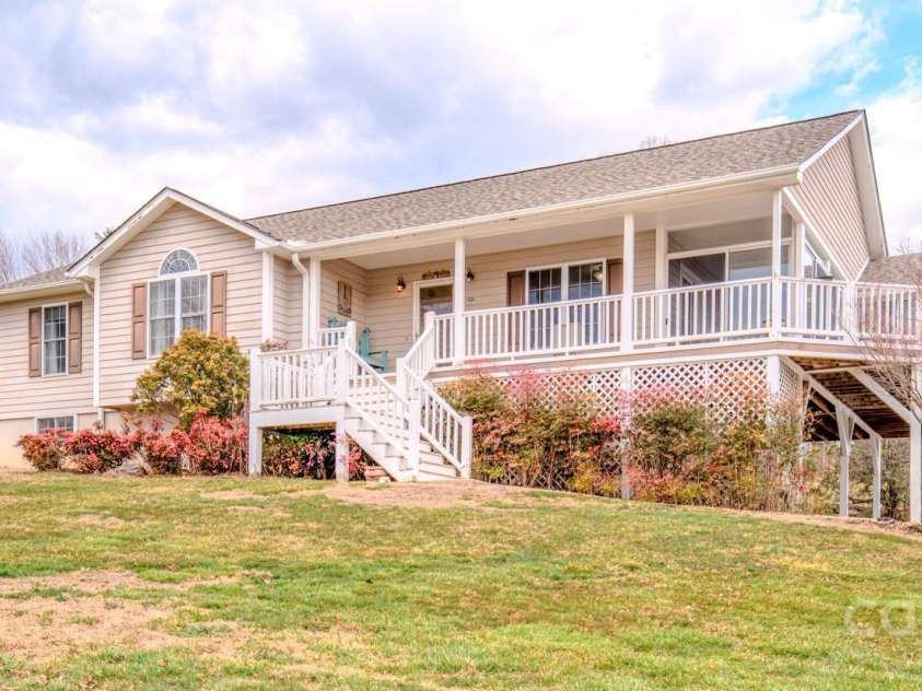 17 Mallory Meadows Court, Arden, NC 28704.  MLS# CAR4226335, YatesRealty ID 13001. 