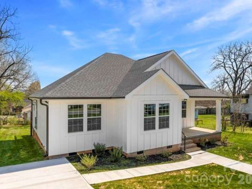 808 3rd Street, Kings Mountain, NC 28086.  MLS# CAR4361796, YatesRealty ID 13001. 
