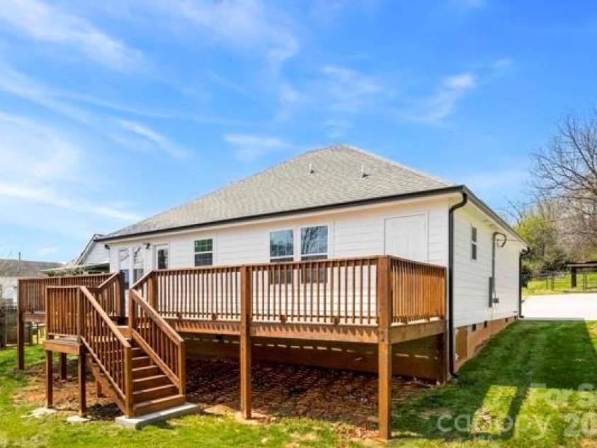 808 3rd Street, Kings Mountain, NC 28086.  MLS# CAR4361796, YatesRealty ID 13001. 