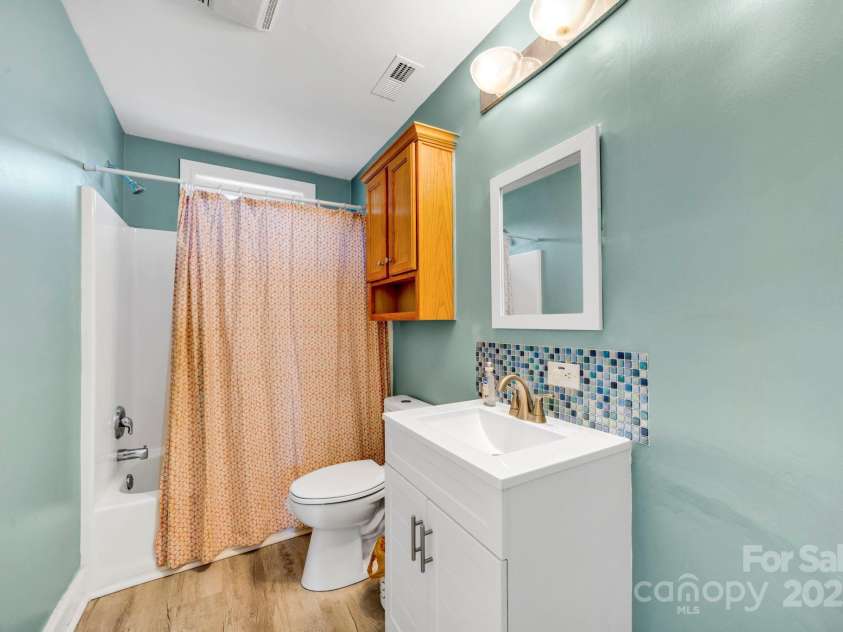 58 Mandalay Ridge, Canton, NC 28716.  MLS# CAR4234629, YatesRealty ID 13002. Bathroom (2nd)