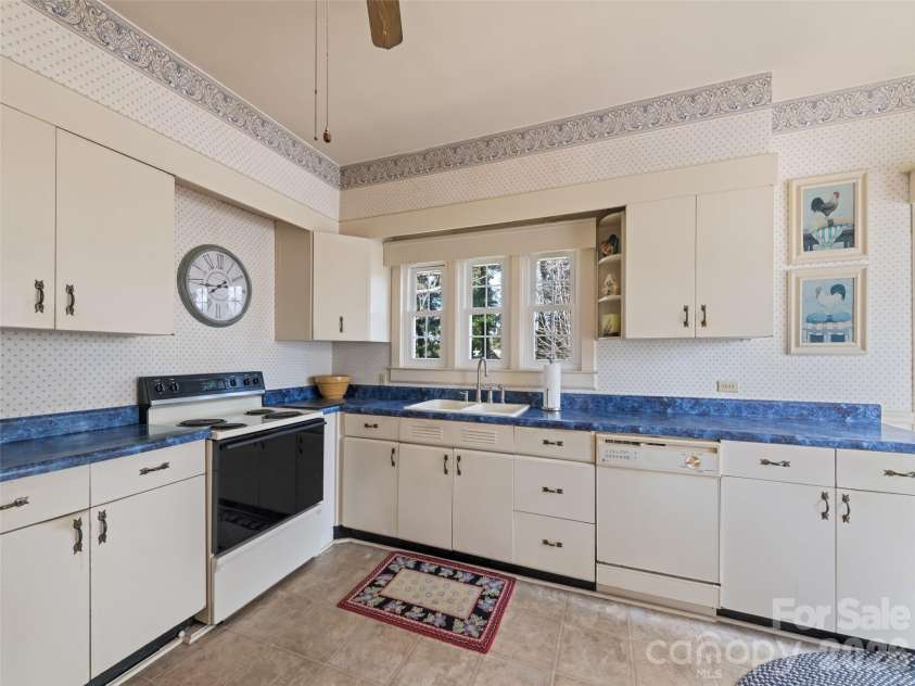 151 Hampton Heights, Canton, NC 28716.  MLS# CAR4362668, YatesRealty ID 13004. 