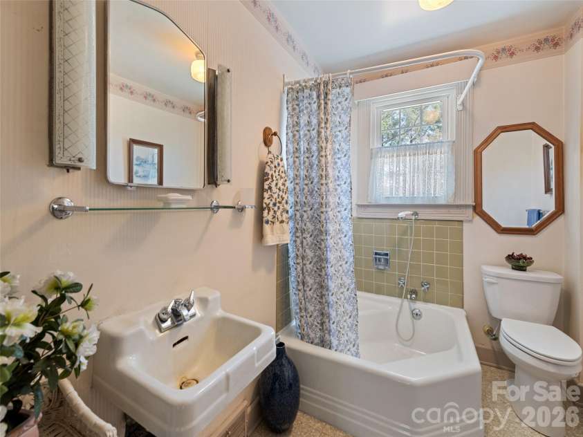 151 Hampton Heights, Canton, NC 28716.  MLS# CAR4362668, YatesRealty ID 13004. 