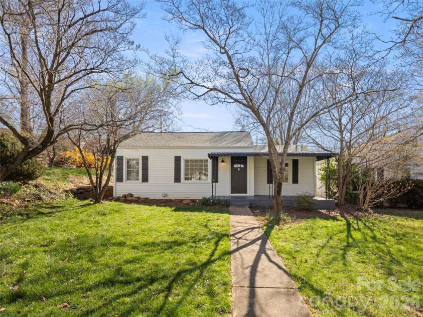 9 Woodward Avenue, Asheville, NC 28804.  MLS# CAR4358643, YatesRealty ID 13005. 