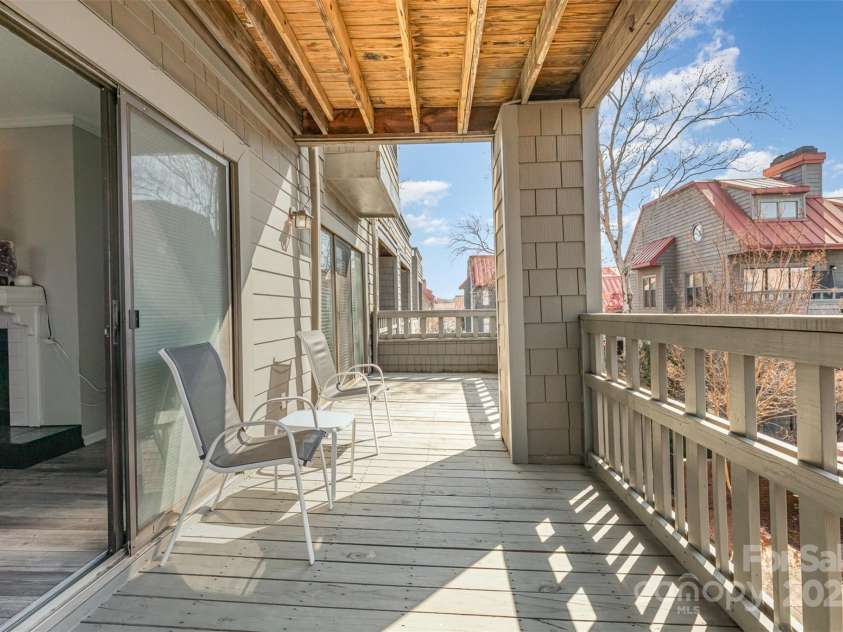 9035 J M Keynes Drive, Charlotte, NC 28262.  MLS# CAR4233077, YatesRealty ID 13005. 