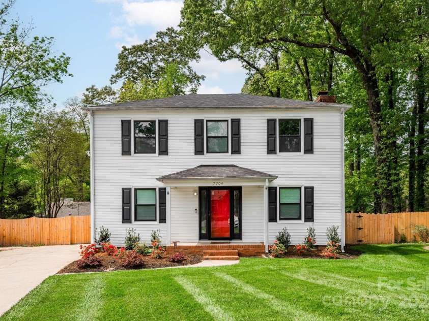 7704 Cedar Bluff Lane, Charlotte, NC 28227.  MLS# CAR4201450, YatesRealty ID 13007. 