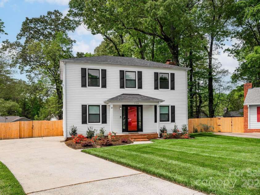 7704 Cedar Bluff Lane, Charlotte, NC 28227.  MLS# CAR4201450, YatesRealty ID 13007. 