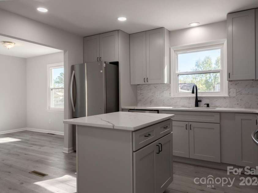 7704 Cedar Bluff Lane, Charlotte, NC 28227.  MLS# CAR4201450, YatesRealty ID 13007. 