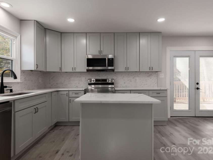 7704 Cedar Bluff Lane, Charlotte, NC 28227.  MLS# CAR4201450, YatesRealty ID 13007. 