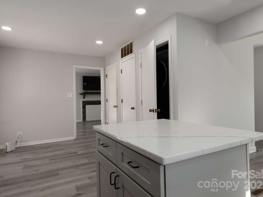 7704 Cedar Bluff Lane, Charlotte, NC 28227.  MLS# CAR4201450, YatesRealty ID 13007. 