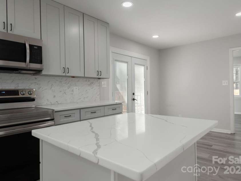 7704 Cedar Bluff Lane, Charlotte, NC 28227.  MLS# CAR4201450, YatesRealty ID 13007. 