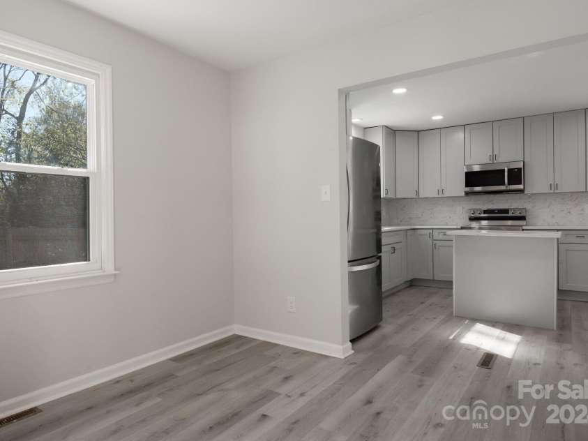 7704 Cedar Bluff Lane, Charlotte, NC 28227.  MLS# CAR4201450, YatesRealty ID 13007. 